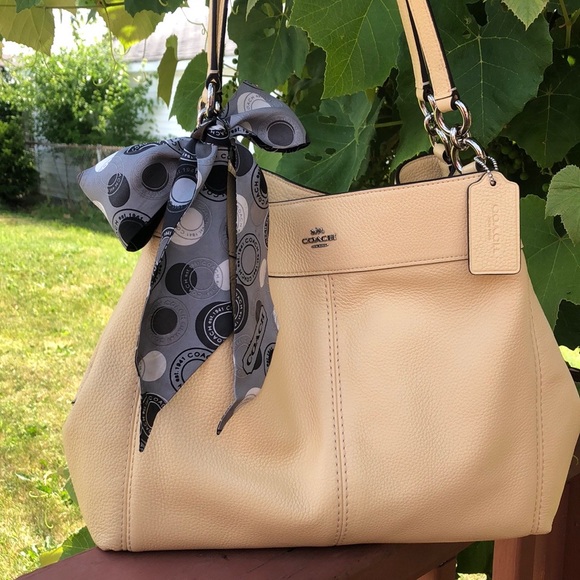 Coach Handbags - COACH  PEBBLE LEATHER LEXY  BAG